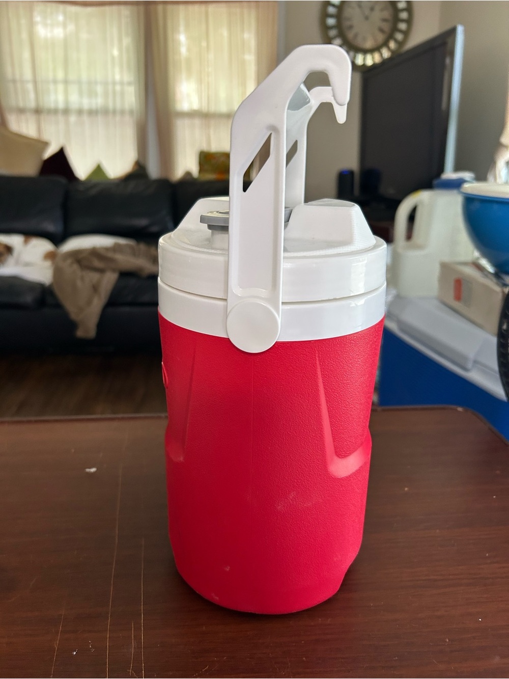 Igloo Laguna Red and White Portable Beverage Jug with Flip Handle 1/2 gallon - Picture 3 of 7
